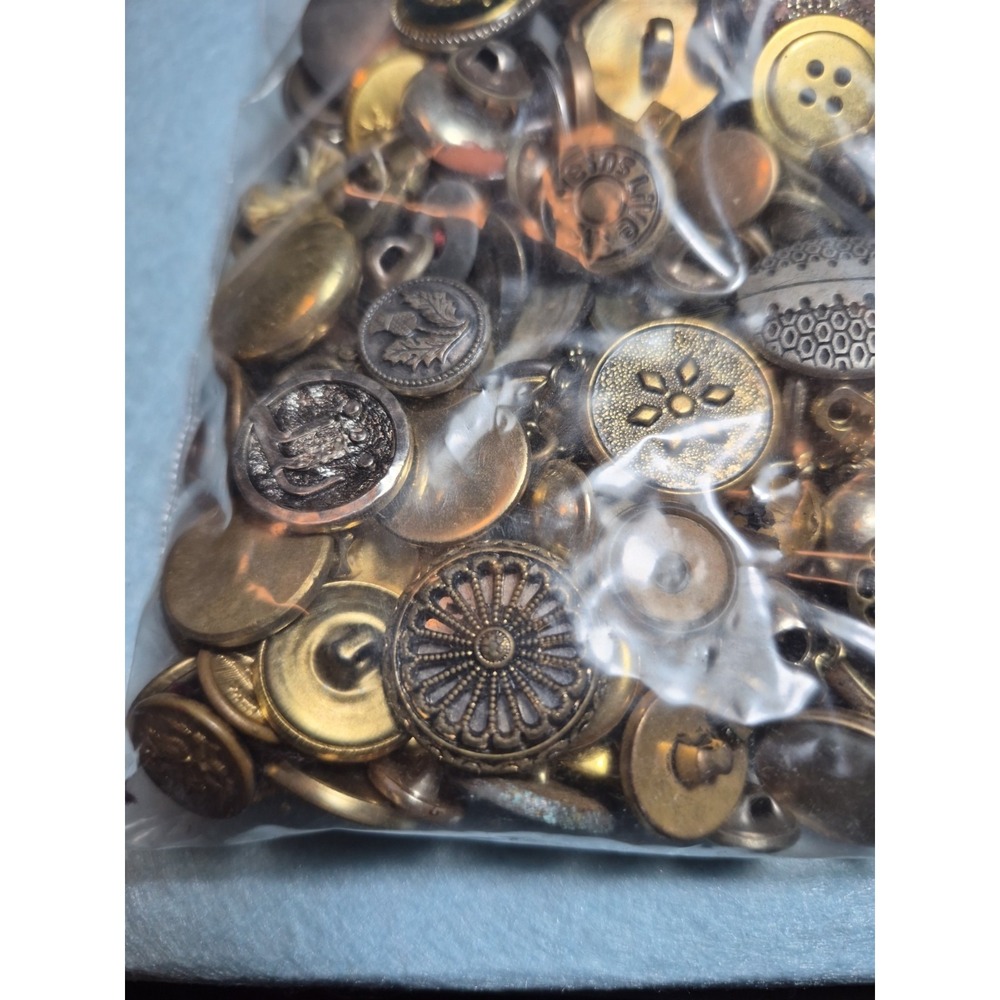 Lot # 33 Gold And Silver Tone Buttons Over 50 Vintage Buttons Crafting - Picture 5 of 9